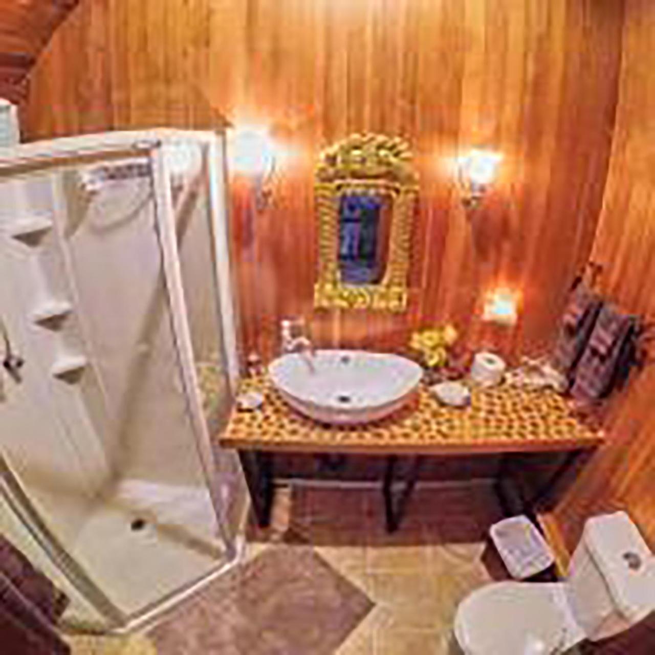 Wedgwood Manor And Glamping Retreat Ξενοδοχείο Crawford Bay Εξωτερικό φωτογραφία