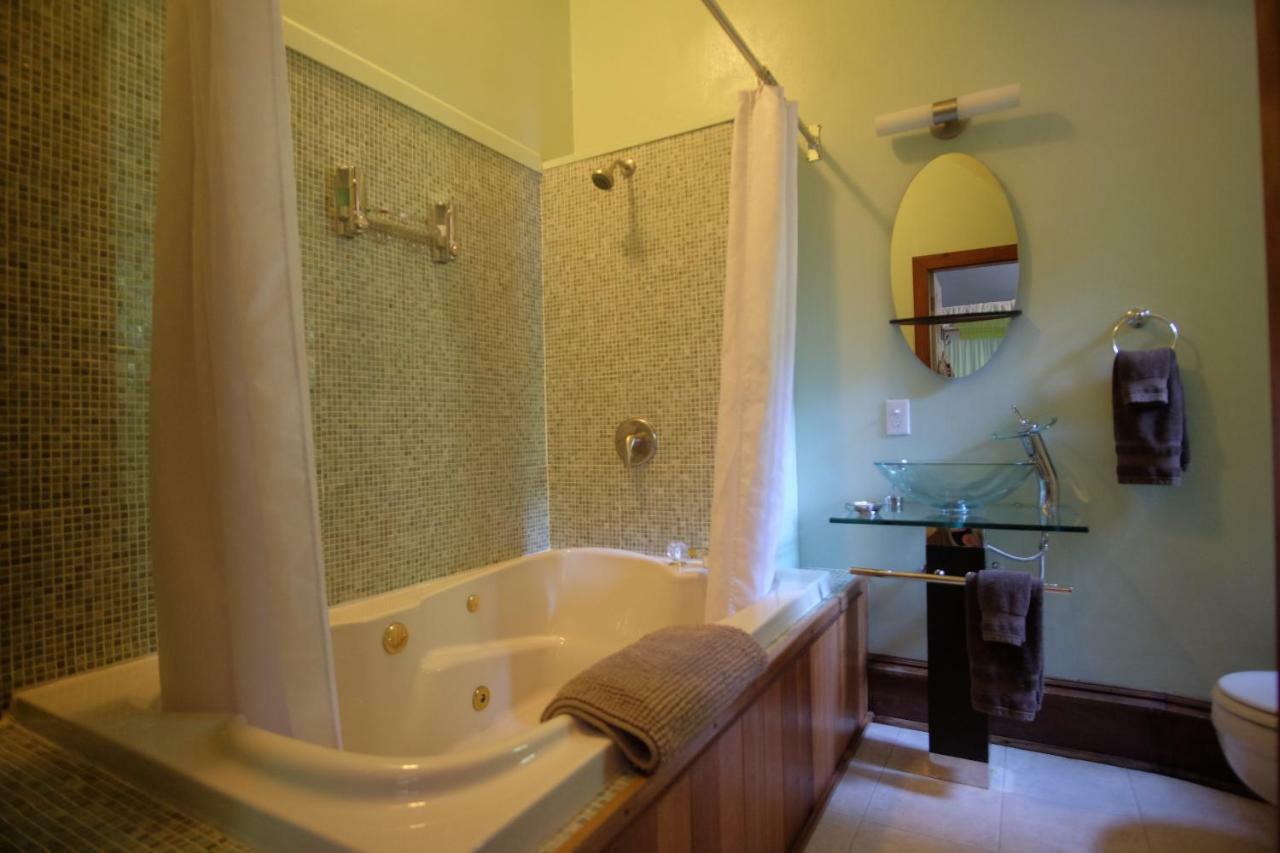 Wedgwood Manor And Glamping Retreat Ξενοδοχείο Crawford Bay Εξωτερικό φωτογραφία